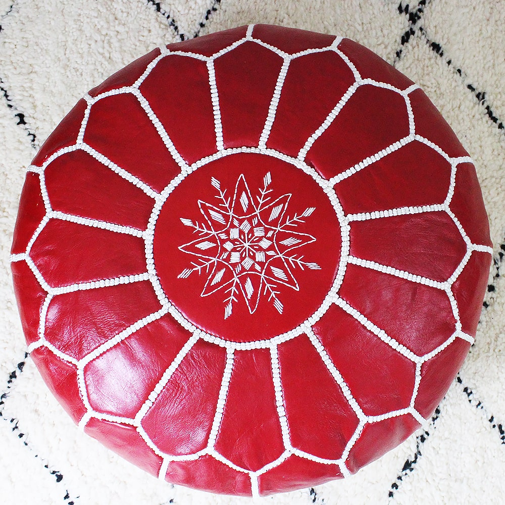 Puf de cuero bordado rojo Marrakech