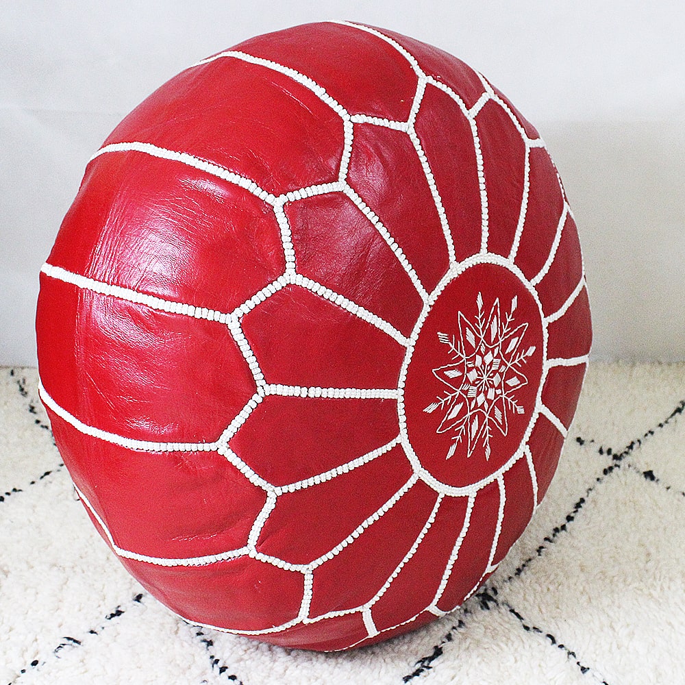 Puf de cuero bordado rojo Marrakech