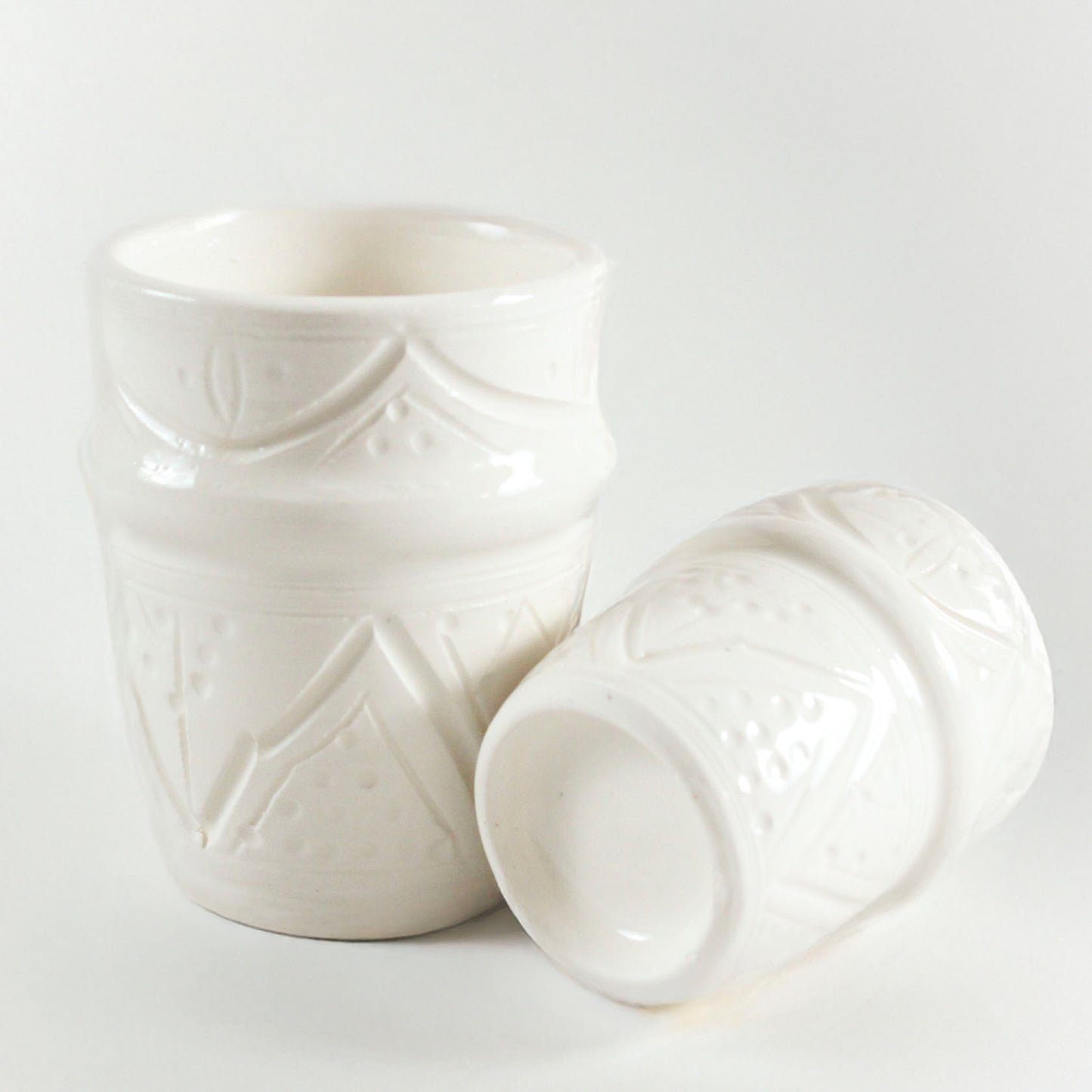 Taza blanca grabada