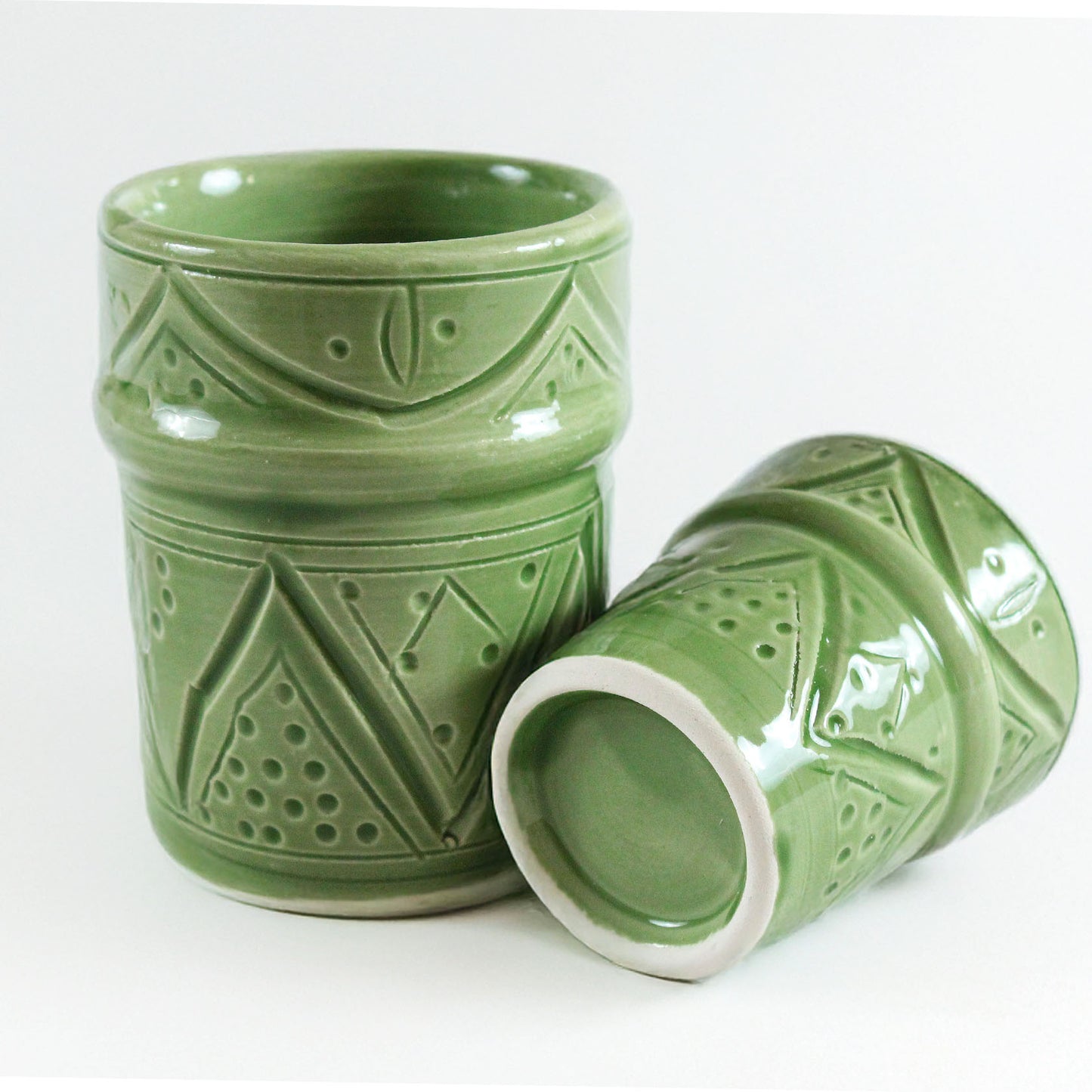 Taza grabada verde oriental