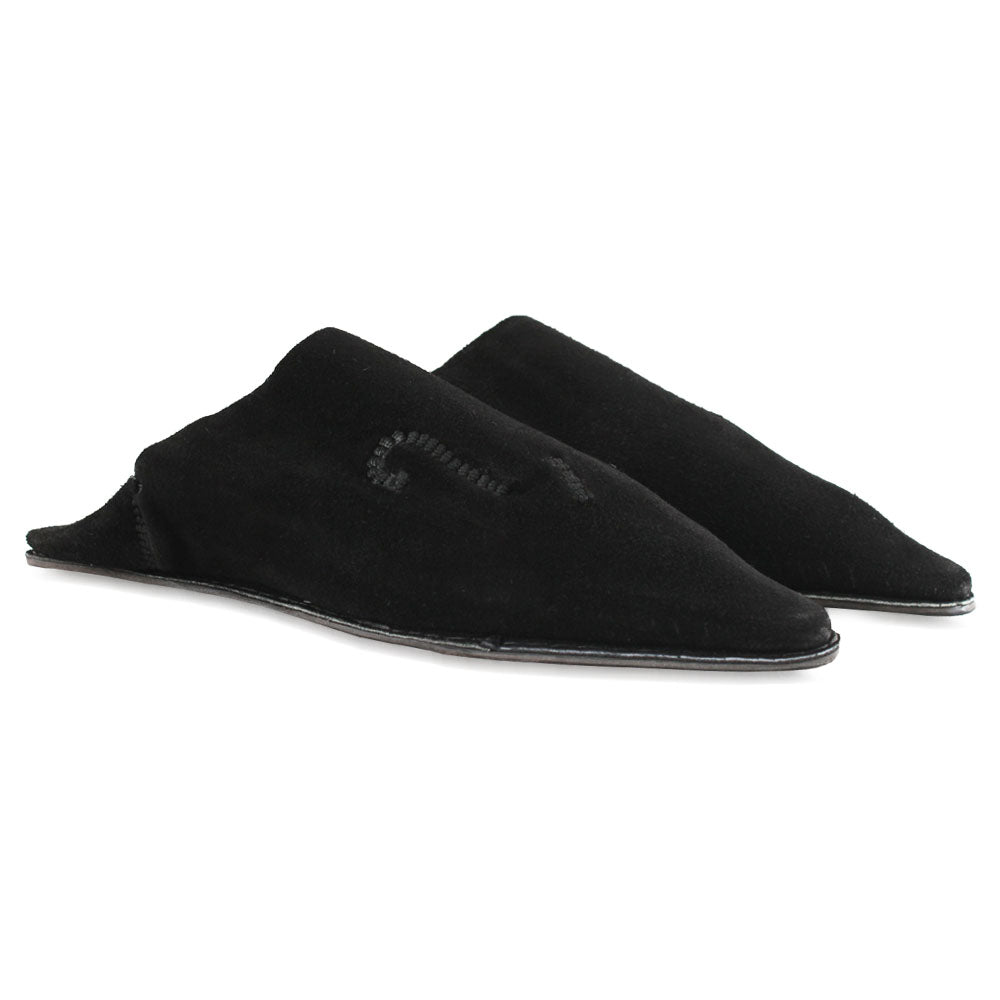 Zapatilla de hombre en ante negro.