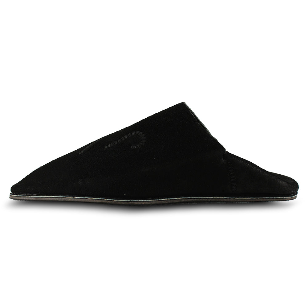 Zapatilla de hombre en ante negro.