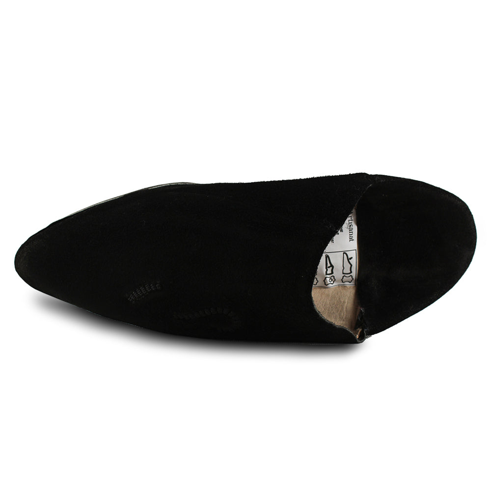 Zapatilla de hombre en ante negro.