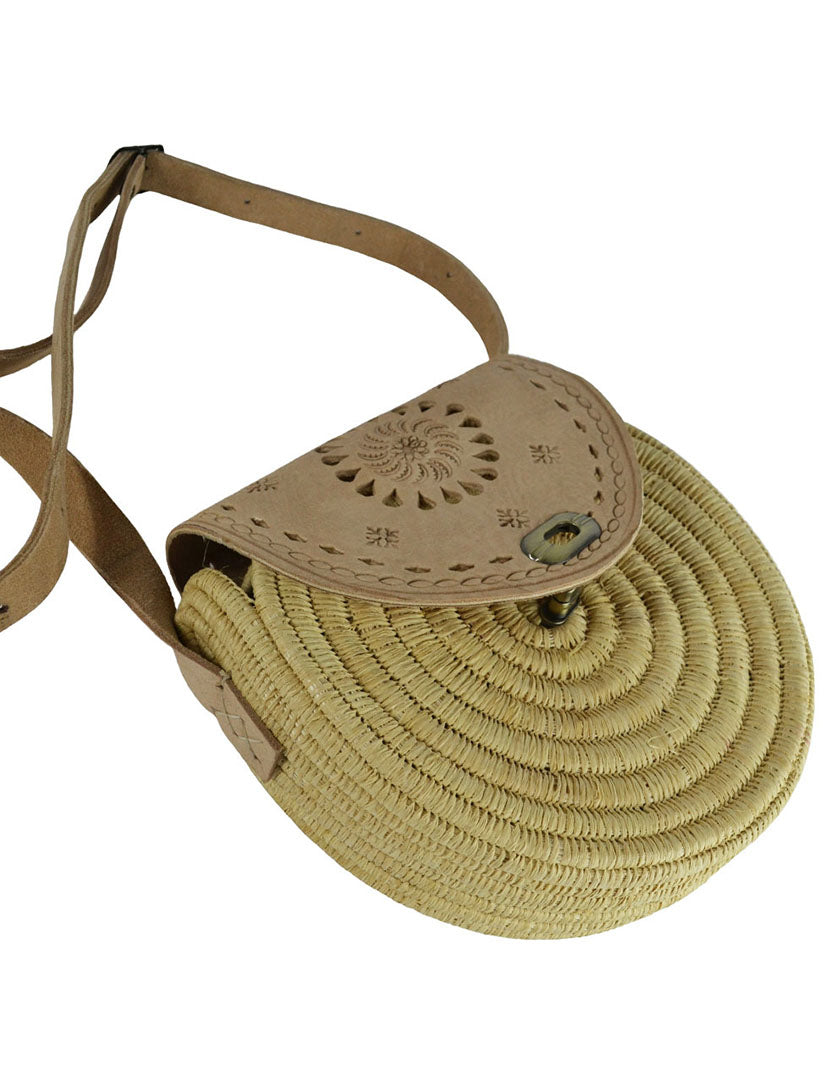 Bolso bandolera redondo de piel y mimbre