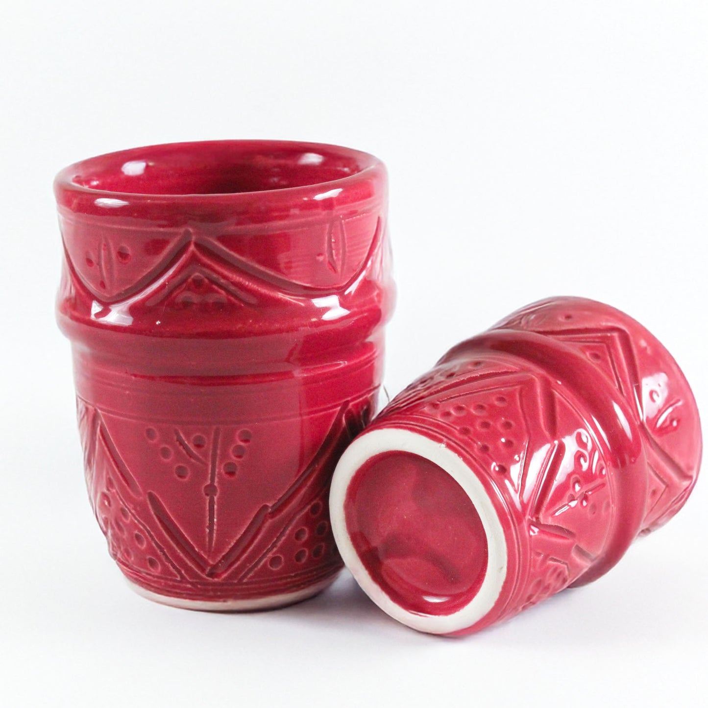 Taza grabada en rojo carmín