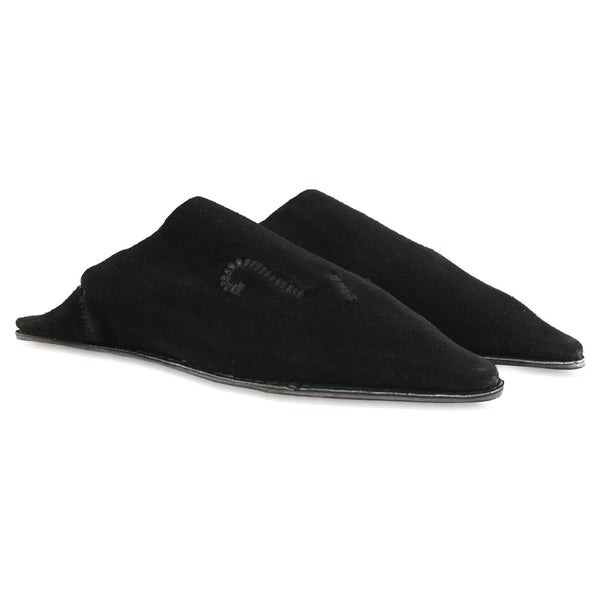 Zapatilla de hombre en ante negro.